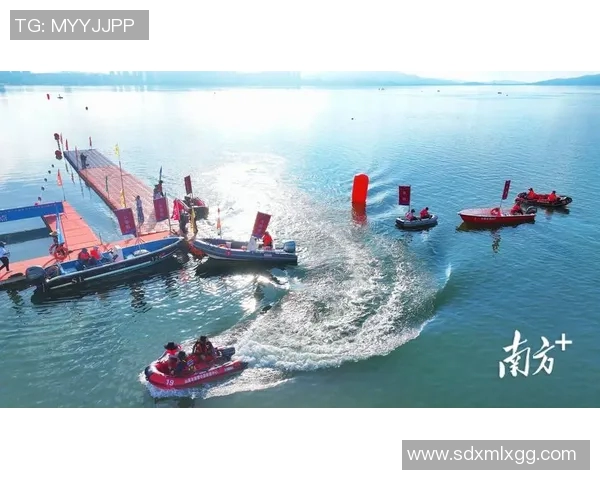 水中飞翔：激情与艺术交织的游泳表演盛宴